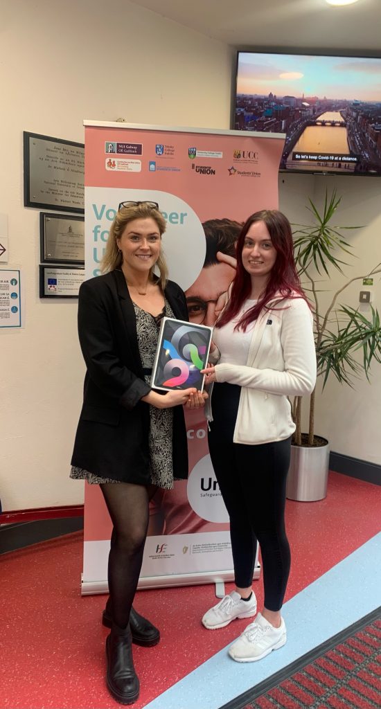  Our UniCoV Research Assistant Rosie presenting our lucky raffle prize winner with an Apple iPad Air.